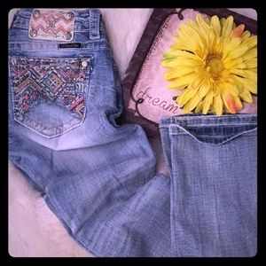 💕💕💕ISO These Awesome Miss Me jeans💕💕💕